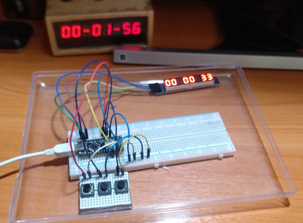 NotOnlyClock собранный на брэдборде с применение микроконтроллера LGT8F328P